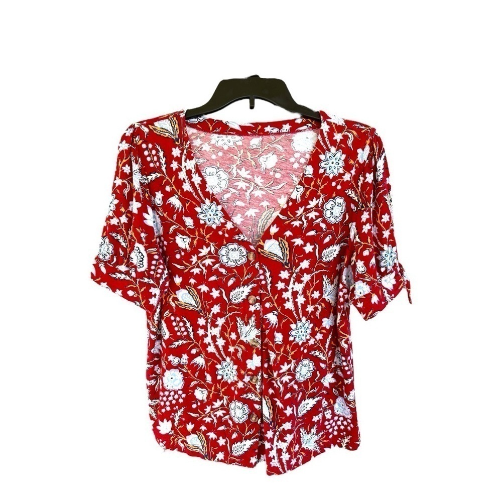LOFT, WOMENS RED, FLORAL PRINT TOP. V-NECK, BUTTON FRONT, SHORT SLEEVE. SIZE L